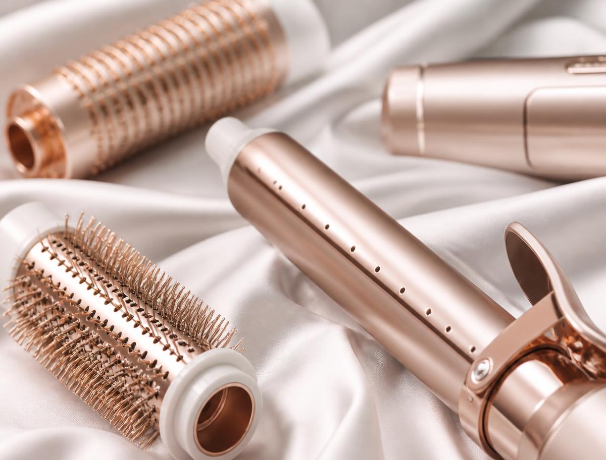 Close nos acessórios do modelador de cabelo 5 em 1